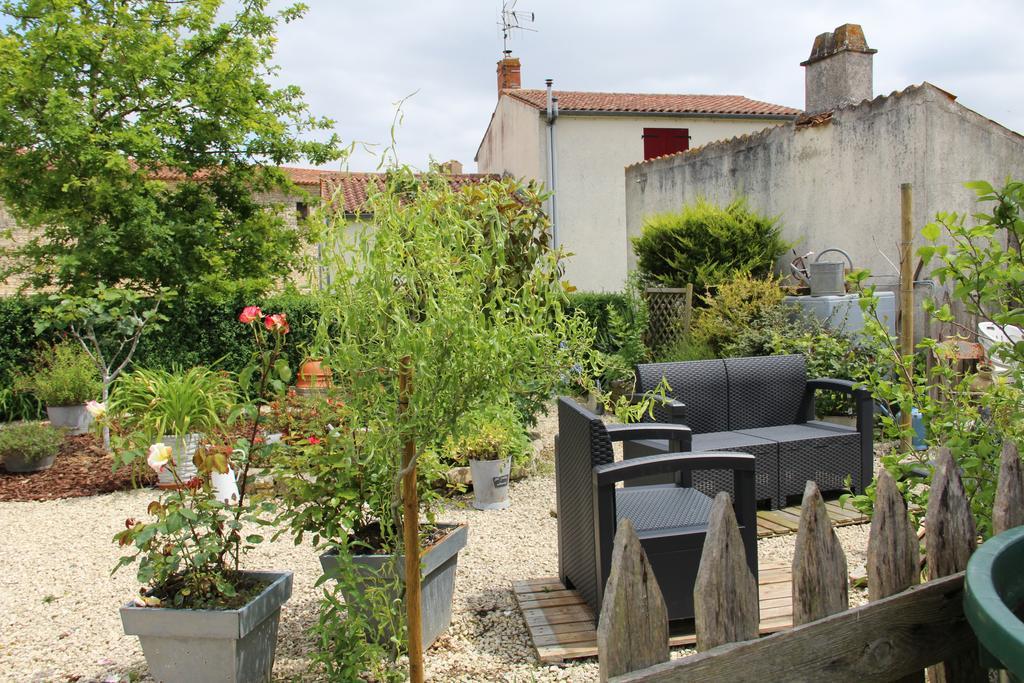 Maison D'Hotes Le Lavoir Fontaines  Екстер'єр фото