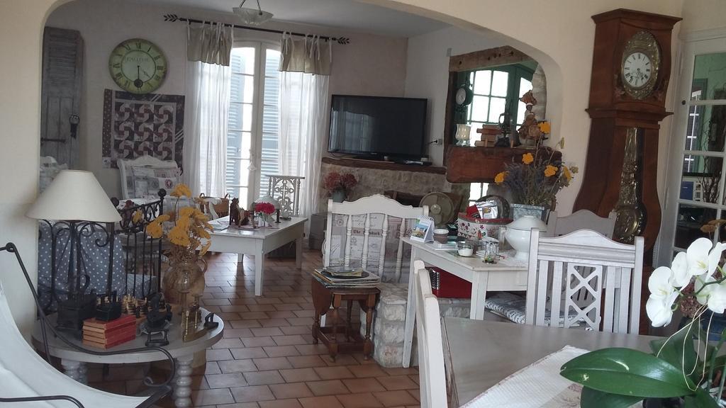 Maison D'Hotes Le Lavoir Fontaines  Екстер'єр фото