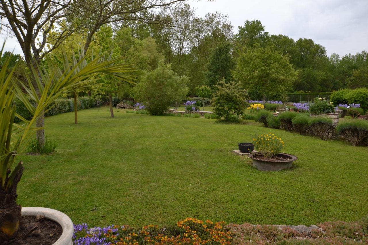 Maison D'Hotes Le Lavoir Fontaines  Екстер'єр фото